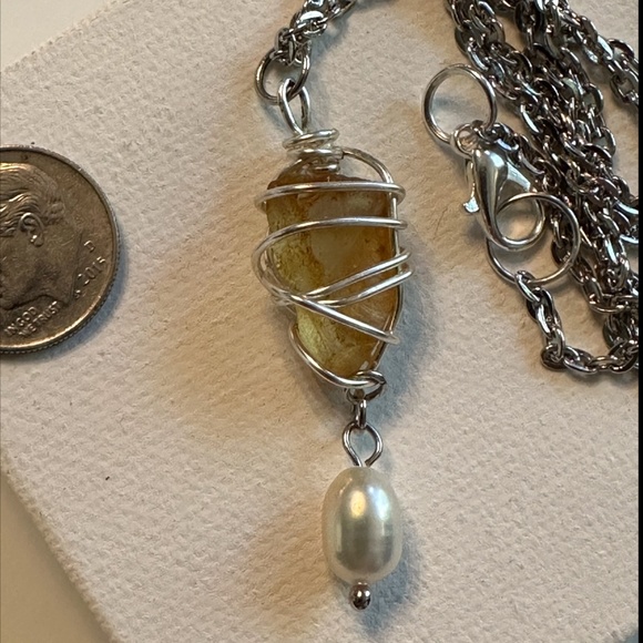 ARTISAN Cali Wrapped Sea Glass and Freshwater Pearl 19” Chain link Necklace - Picture 6 of 7